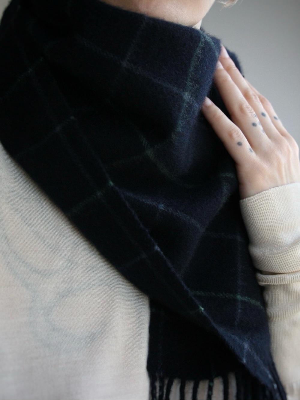 Pre-1999 Burberrys Cashmere Window Pane Muffler Scarf - Picture 5 of 6